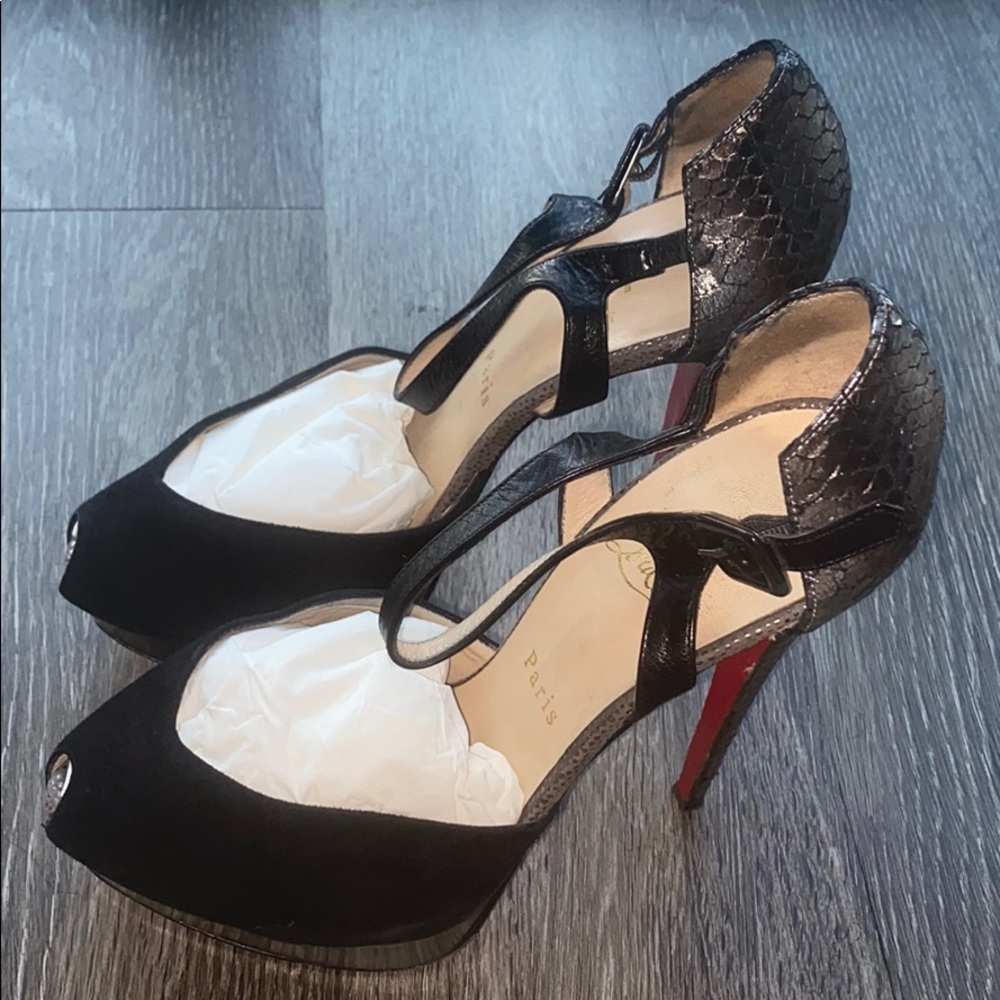 AUTH Christian Louboutin Suede Ankle Strap Pumps